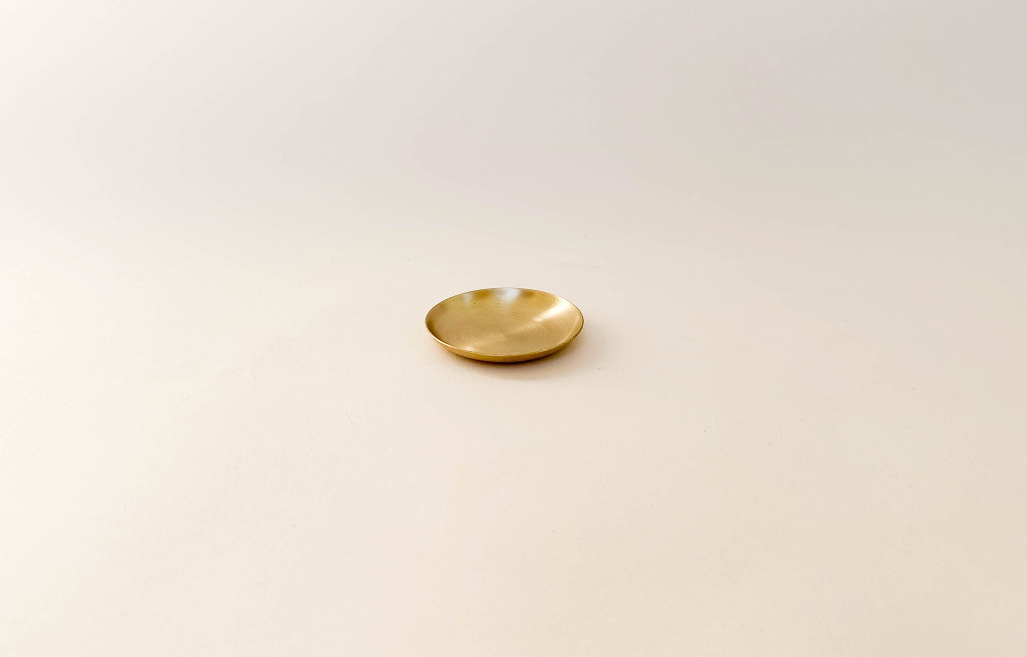 Fog Linen Brass Plate shown in small size | lifestyle