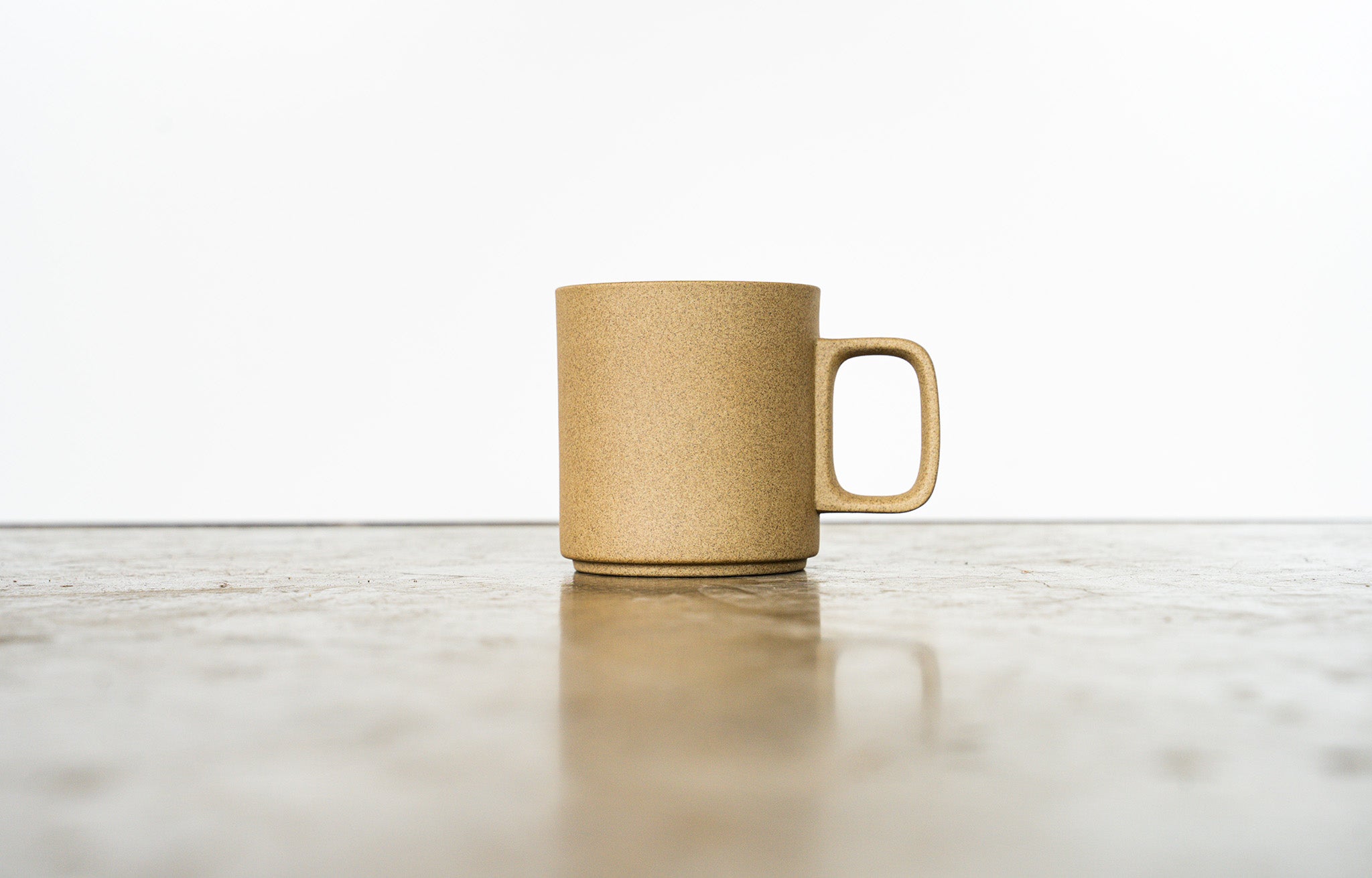 Medium Size Hasami Mug in Natural
