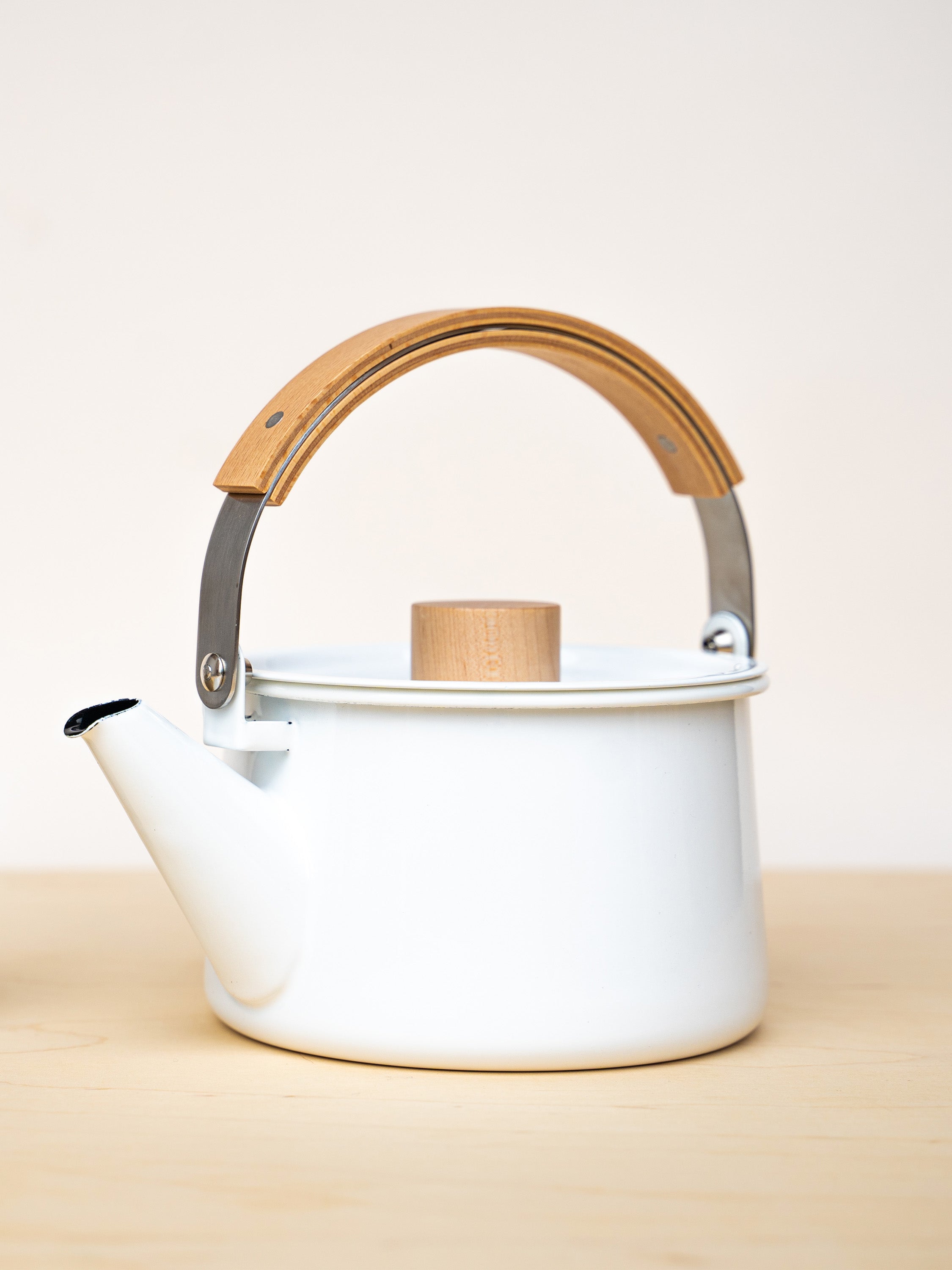 Japanese Tea Kettle Maple Handle | lifestyle