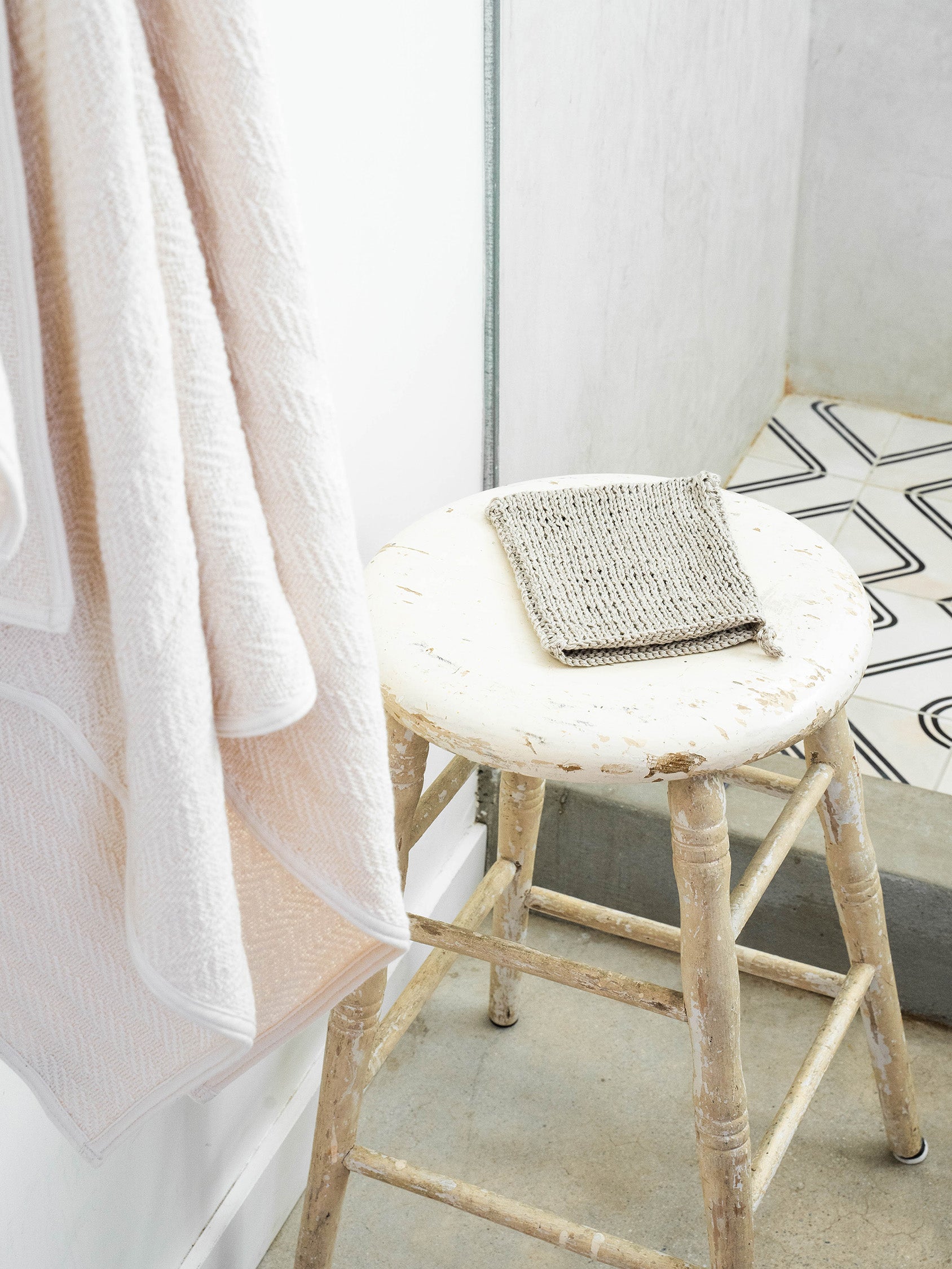 Linen Bath Mitten | lifestyle